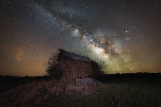 istock Milky Way Galaxy behind an abandoned home 659653526