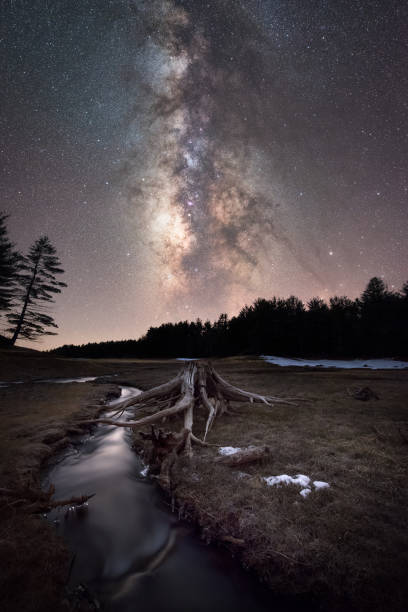 istock Milky Way Galaxy over Quabbin Reservoir 659653776