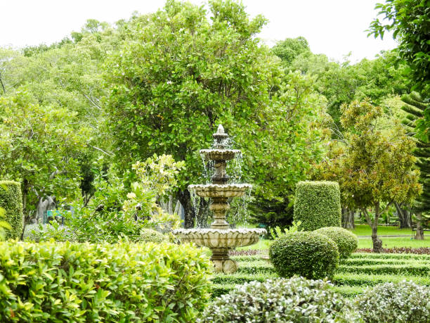 istock Old fountain in the garden 659883650