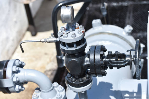 istock Oil pipelines and valves 660078596