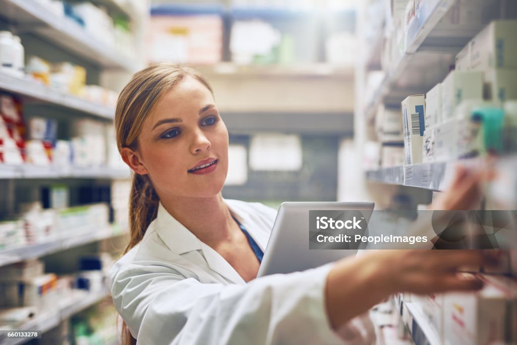 Mit Online-Tools, das beste Medikament zu wählen - Lizenzfrei Apotheke Stock-Foto