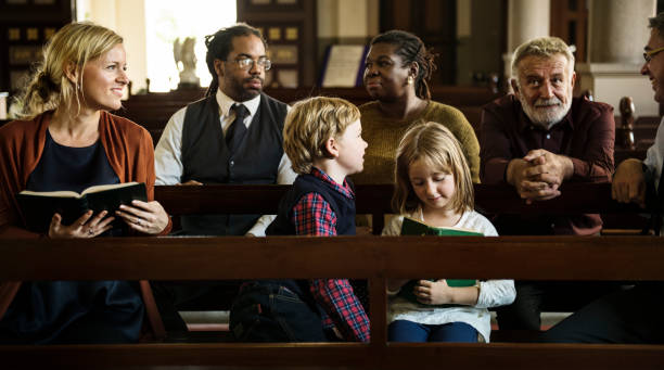 Personas Iglesia - Banco de fotos e imágenes de stock - iStock Personas Iglesia - Banco de fotos e imágenes de stock - iStock
