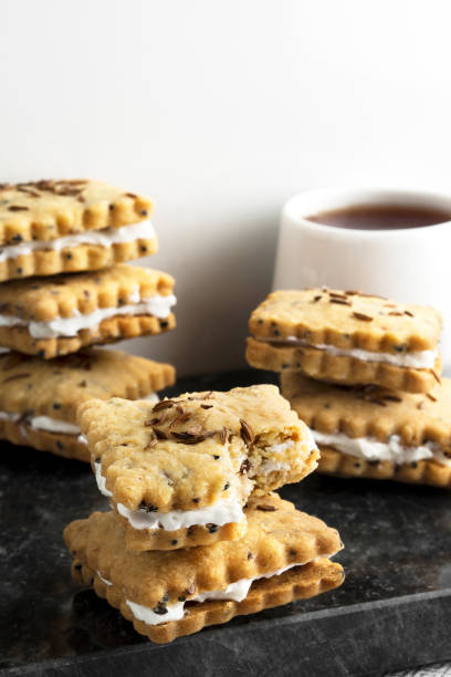 "sandwich" de cookie, de nourriture, de biscuits, sandwich, - twisted cheese biscuit pastry photos et images de collection