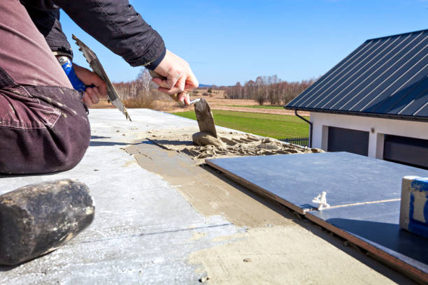 istock Laying tiles on the terrace 660307038