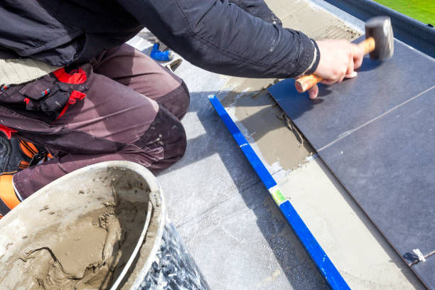istock Laying tiles on the terrace 660307152