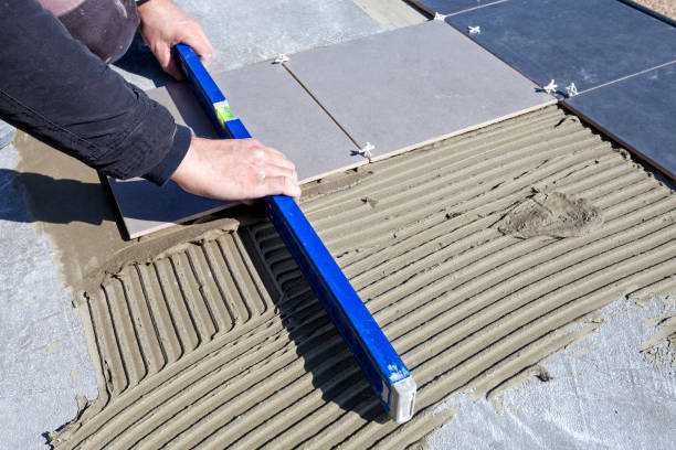 laying tiles on the terrace - tile adhesive imagens e fotografias de stock