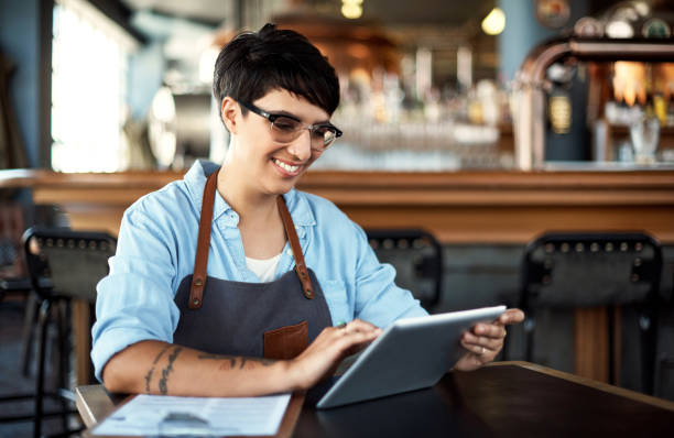istock Technology makes the process of bar management a simple one 660307396