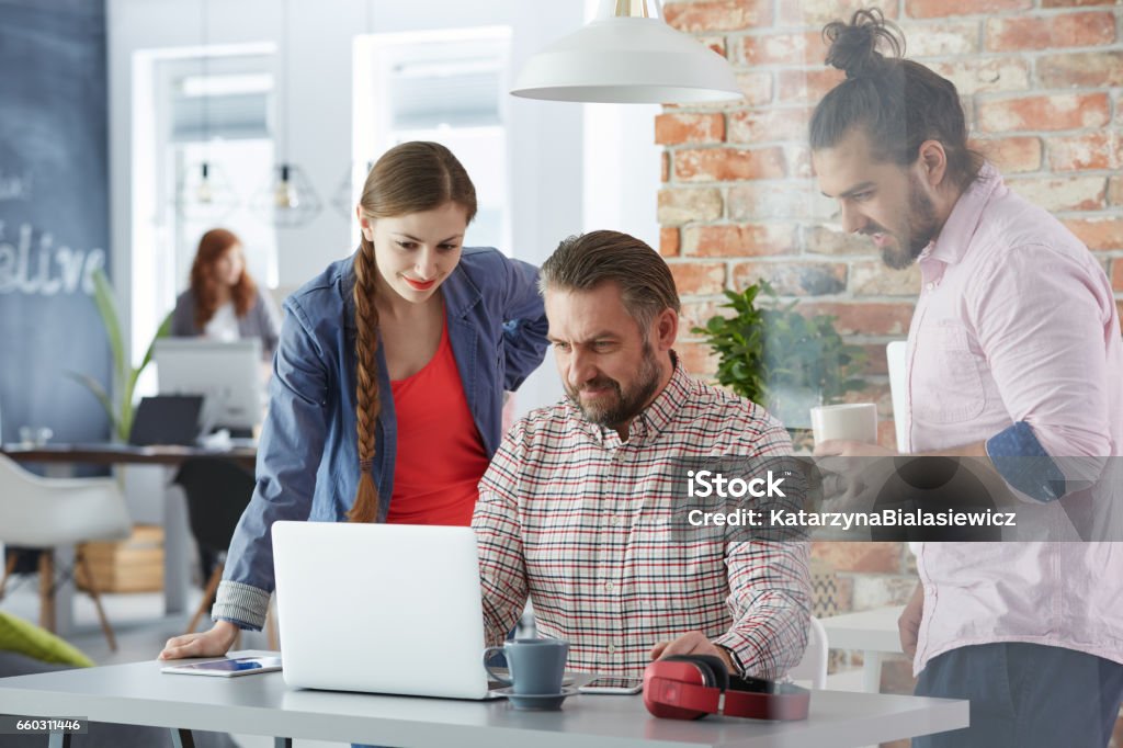 Business-Team arbeitet zusammen - Lizenzfrei Familie mit mehreren Generationen Stock-Foto