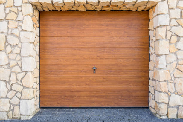 istock Wooden garage door 660339532