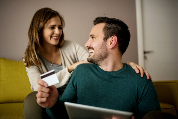 istock Couple shopping Online 660340854