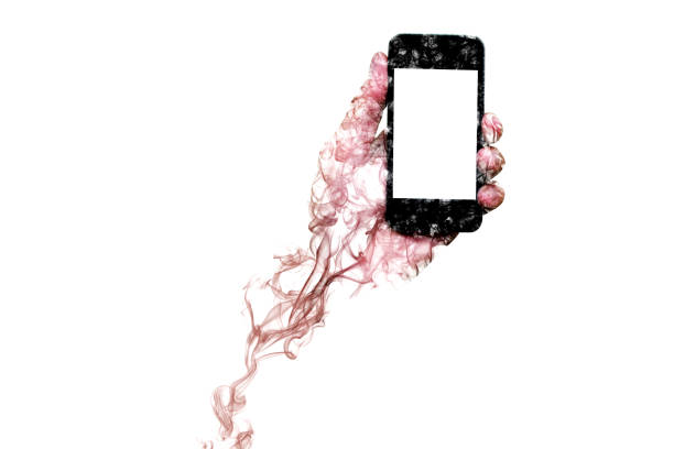дым в форме руки, держащей мобильный телефон с изолированным экраном. - cloudscape computer business mobile phone стоковые фото и изображения