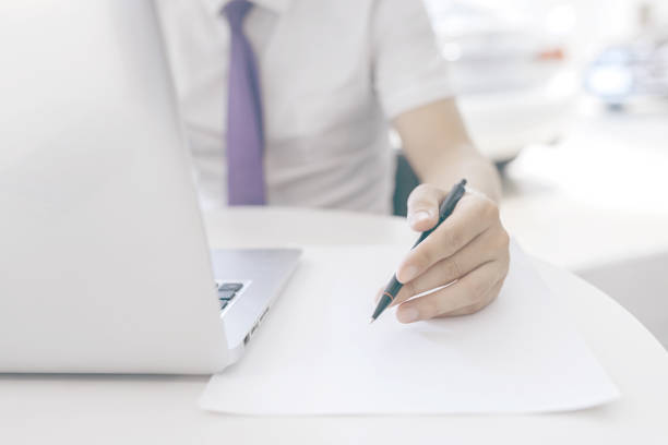 istock Car sales , the use of laptop orders 660374080