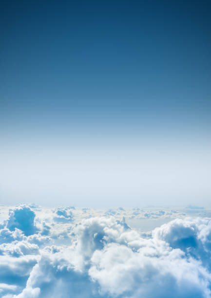 구름은 태양 복사 공간 위에서 빛나고. 높은 키 - high key sky cloud cloudscape 뉴스 사진 이미지