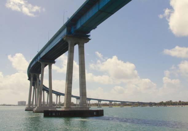 мост коронадо-бей в сан-диего - coronado bay bridge стоковые фото и изображения