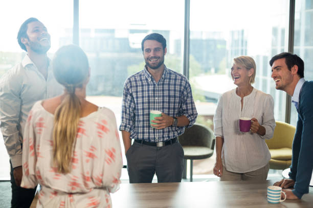 istock Business people holding coffee mug 660530272