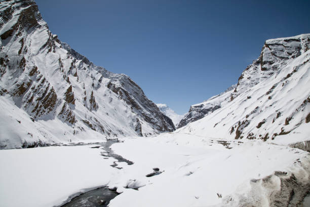 Snowcapped Himalayan mountain Scenic view of snowcapped Himalayan peaks, Spiti, Himachal Pradesh, India lahaul and spiti district photos stock pictures, royalty-free photos & images