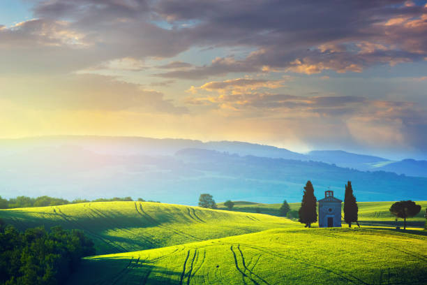 istock Landscape at sunrise in Tuscany (with the famous Cappella di Vitaleta) 660629130