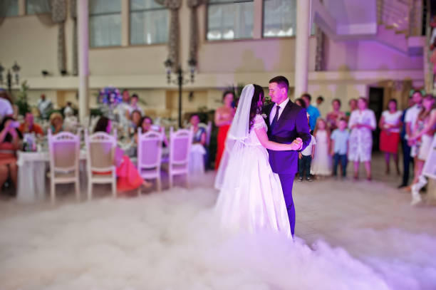 istock Awesome first wedding dance with smoke and rose purple lights. 660667044