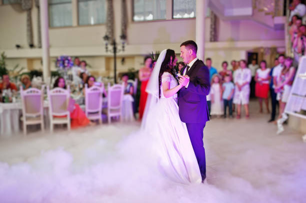 istock Awesome first wedding dance with smoke and rose purple lights. 660667074