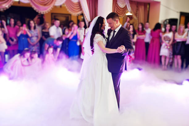 istock Awesome first wedding dance with smoke and rose purple lights. 660667112