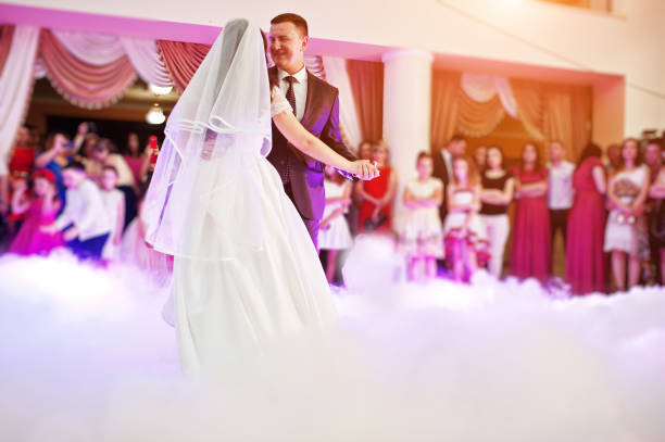 istock Awesome first wedding dance with smoke and rose purple lights. 660667118