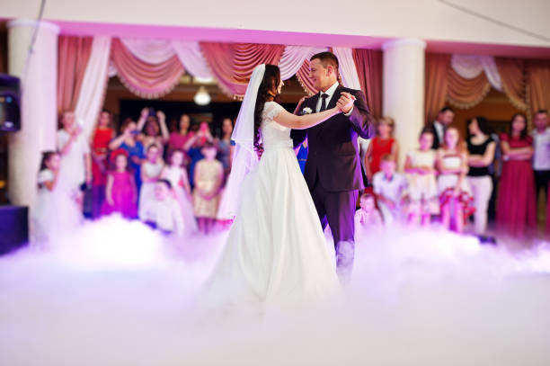 istock Awesome first wedding dance with smoke and rose purple lights. 660667124