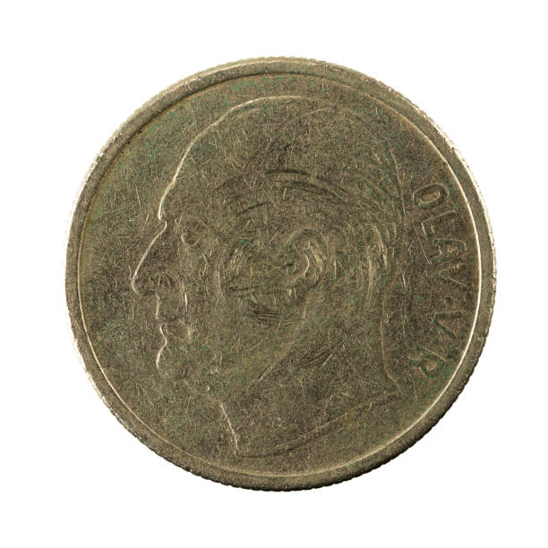 istock 1 norwegian krone coin (1968) reverse isolated on white background 660673834