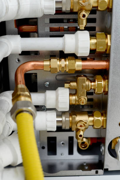 система отопления - plumber water heater boiler learning стоковые фото и изображения