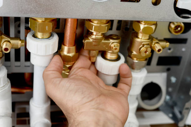 system grzewczy - plumber water heater boiler learning zdjęcia i obrazy z banku zdjęć