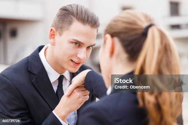 Feliz Gente Joven De Negocios Foto de stock y más banco de imágenes de Adulto - Adulto, Adulto joven, Agarrados de la mano