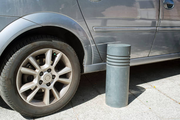 Graffio in auto a causa di un parcheggio impreciso - foto stock