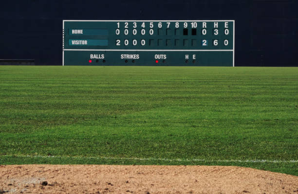 tableau de bord de baseball vintage - scoreboard baseballs baseball sport photos et images de collection