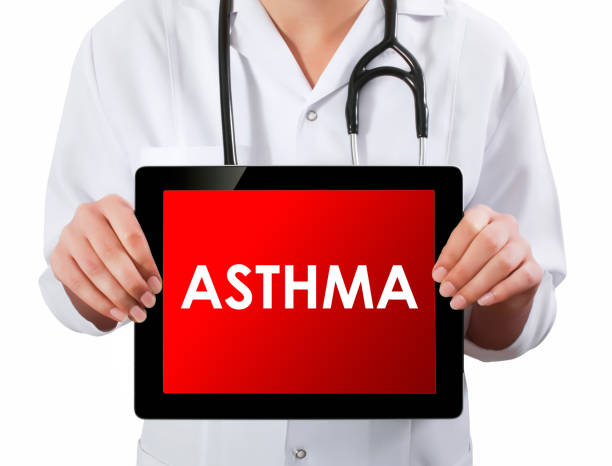 istock Doctor showing digital tablet screen.Asthma 660992358