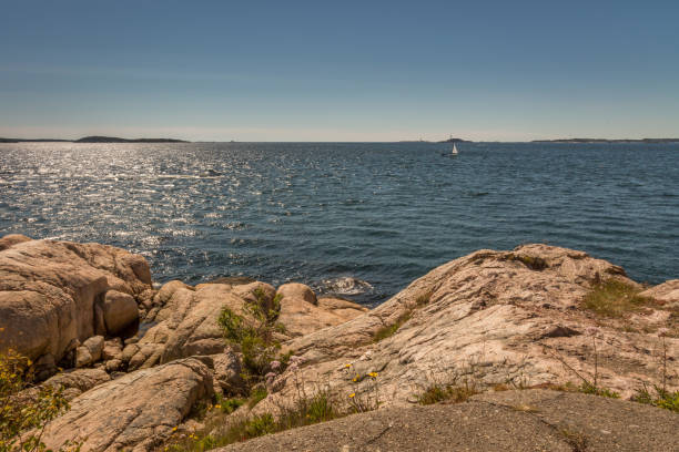 остров пейзаж - rock lighthouse nautical vessel nature стоковые фото и изображения