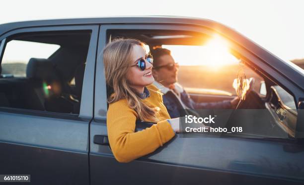 Fahrt Durch Die Landschaft Stockfoto und mehr Bilder von Auto - Auto, Gelb, Paar - Partnerschaft