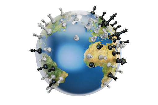 Concepto de estrategia global, globo del mundo con piezas de ajedrez. Render 3D. photo