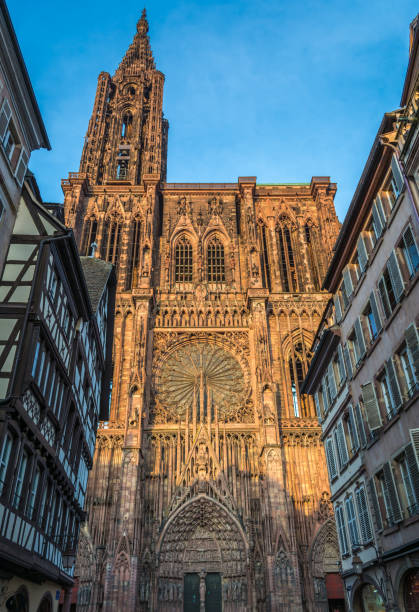 cathédrale de strasbourg - strasbourg france cathedrale notre dame cathedral europe photos et images de collection