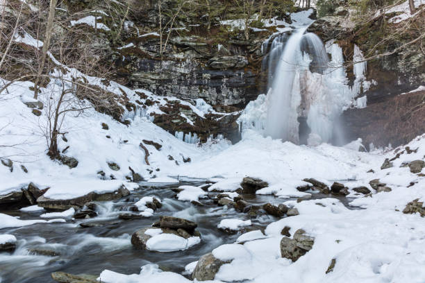 istock Plattekill Falls and Creek in Winter 661097578