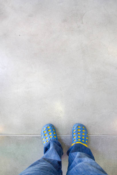 istock top view of feet 661392036