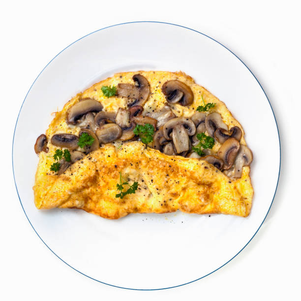 omelete do cogumelo na vista superior da placa isolada - healthy eating food vegetable fungus - fotografias e filmes do acervo