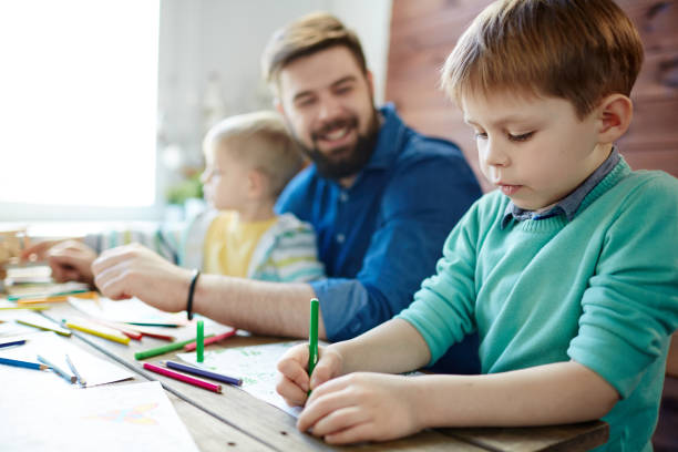 istock Art class with male teacher 661410226