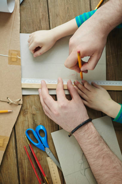 istock Adult and child drawing together 661410312