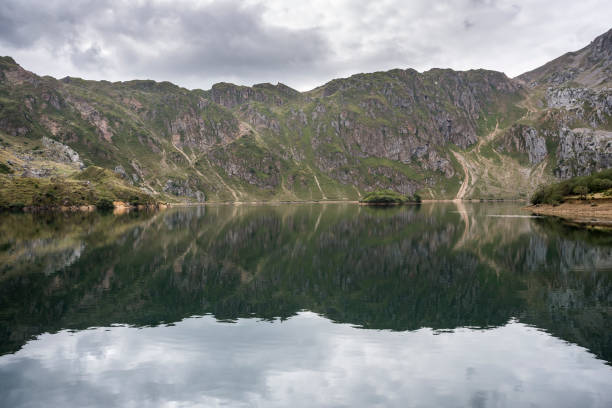 istock Views of Lago del Valle 661426134