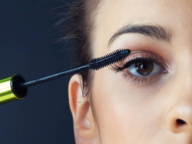 glam up ihre blendung - wimperntusche stock-fotos und bilder