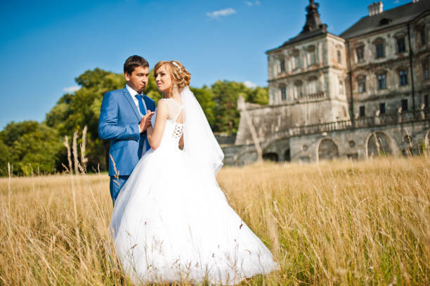 istock Tender wedding couple background old architecture of castle 661460784