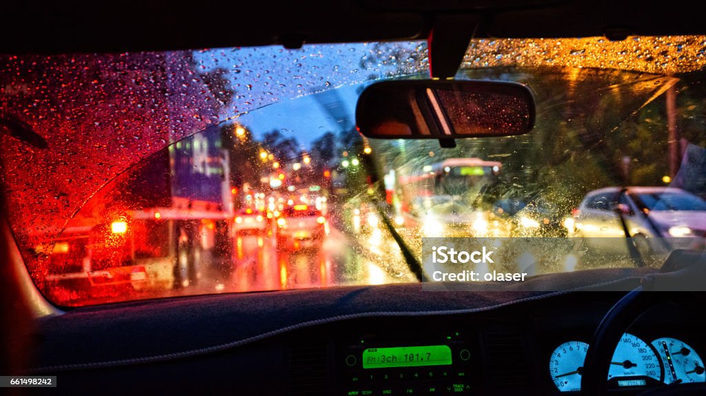 Windschutzscheibe in die dunkle, schwere Regen - Lizenzfrei Fahren Stock-Foto
