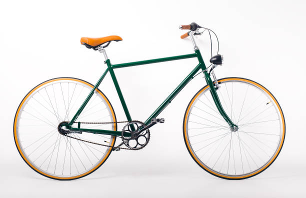 vintage fahrrad auf weißem hintergrund - fahrradrahmen stock-fotos und bilder