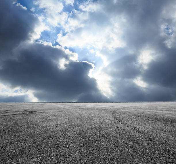 istock Asphalt road and sky scenery 661532312