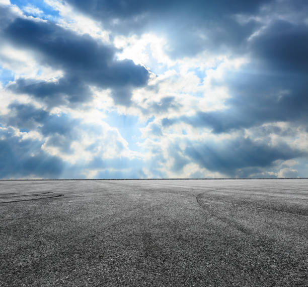 istock Asphalt road and sky scenery 661538338