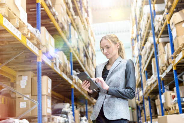 istock Ensuring deliveries in warehouse 661581294